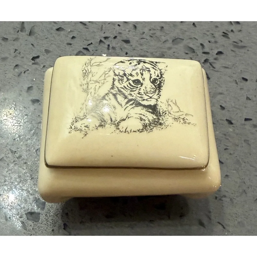 Vtg Lion Tiger Cub Baby Miniature Ceramic Trinket Box Japan Small World Greeting